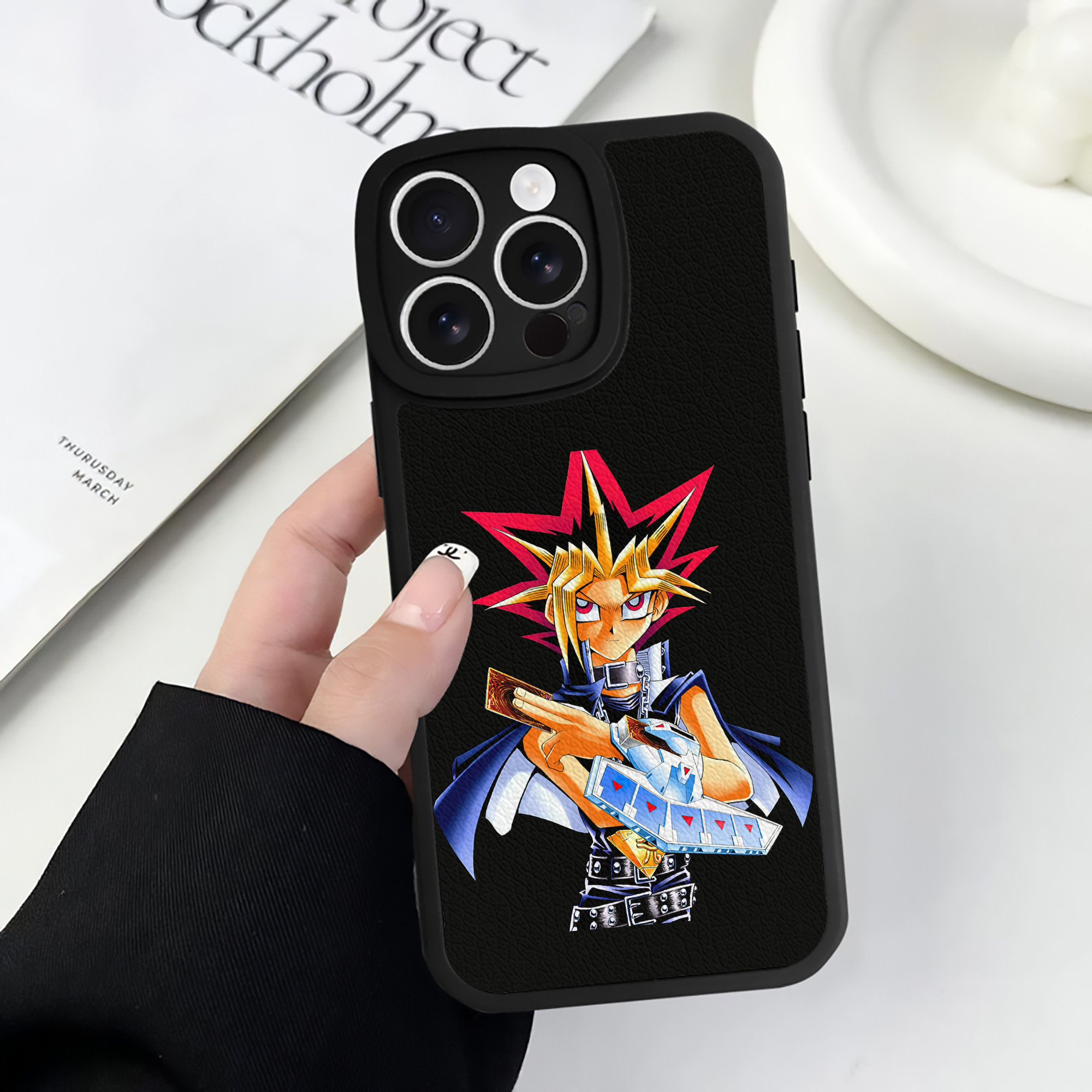 遊☆戯☆王 Yu-Gi-Oh! 【iPhone 16シリーズ対応】シリコンスマホケース（レザー調） 材質：シリコン